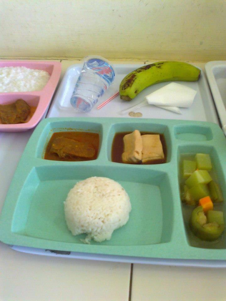 menu makanannya, sedangkan untuk pasien kelas bawah menggunakan plato sebagai tempat menu makanannya.