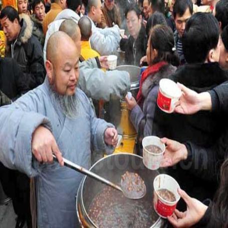 Laba Festival Sebagian masyarakat Tiongkok memulai persiapan perayaan tahun baru sejak hari kedelapan di bulan keduabelas dalam penanggalan Tionghoa. Hari ini disebut hari Laba.