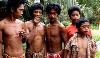 Cth:Suku Toraja (Sulsel), Sasak (Lombok), Dayak (Kalteng), Nias (Barat Sumatra) Batak (Sumut), Kubu (Sumsel) NENEK MOYANG Vedda Proto Melayu Zaman Neolithikum disebut zaman Revolusi karena terjadi