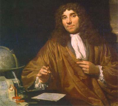 Penemu kuman Antony van Leeuwenhoek lahir di Delft, Negeri Belanda. Dia berasal dari keluarga kalangan menengah dan hampir sepanjang hidupnya menjadi pegawai pemerintahan.