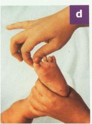 (3) Telapak kaki Urutlah telapak kaki bayi dengan kedua