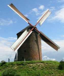 7 Gambar 2.4 Kincir angin tipe Dutch four arm (Sumber : http://manfaat.co.id/manfaat-kincir-angin) 3.