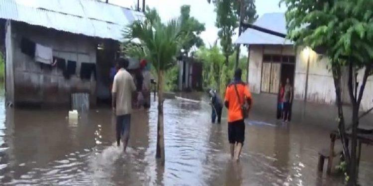INFORMASI KEJADIAN LOKASI TANGGAL DAMPAK KECAMATAN ALOK BARAT 15 FEBRUARI 2018, SORE HARI ANTVNEWS Hujan deras di Kota Maumere, Sikka, Nusa Tenggara Timur mengakibatkan Luapan air sungai,dan buruknya