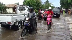 Air meluap hingga ke jalan raya, dan merendam ratusan rumah warga, dengan ketinggian sekitar 30 cm.sejumlah warga korban banjir sempat mengeluh, karena pemerintah tidak pernah merespon.