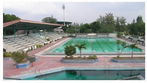 43 1) Kolam Renang Tirtomoyo Manahan Lokasi : Komplek Stadion Manahan Jenis Kolam : Kolam anak, kolam pemula, kolam prestasi dan kolam terjun.