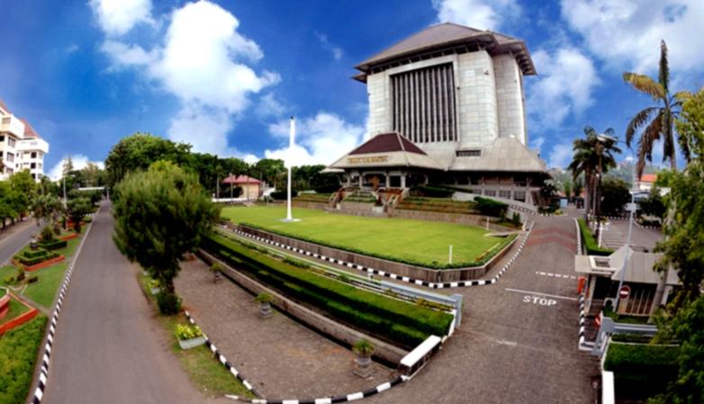 BAB III PERKEMBANGAN PERBANKAN DAN SISTEM PEMBAYARAN Industri perbankan di Jawa Tengah pada triwulan III 24 masih tumbuh dengan baik.