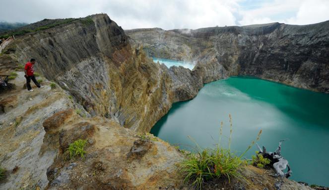 Menurut kepercayaan penduduk setempat, warna-warna pada danau Kelimutu memiliki arti masing-masing dan memiliki kekuatan alam yang sangat dahsyat.