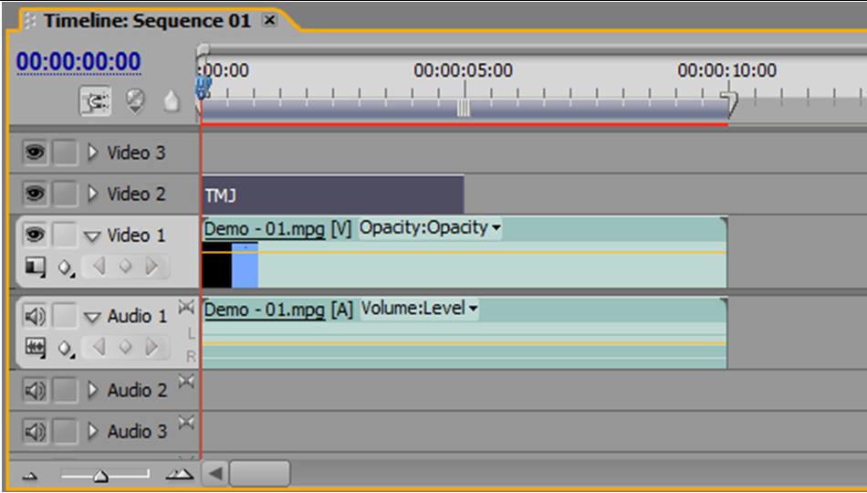 11. Lalu susun title TMJ ke dalam Timeline Window, letakkan pada Track Video 2. Gambar 5.10 Susunan clip dalam Timeline Window 12.