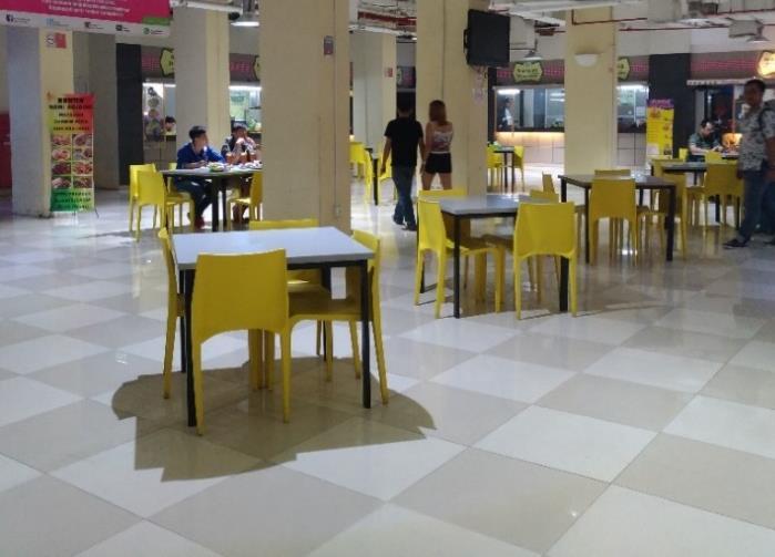 cuci bersama, dan area karyawan yang berisi loker untuk penyimpanan barang karyawan food court.