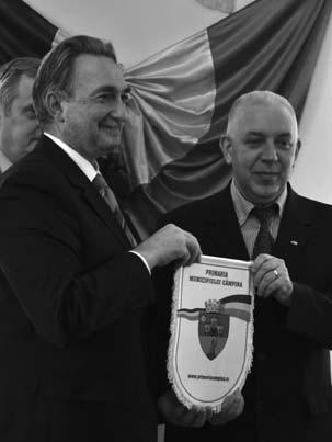Ambasadorul Pande Lazarovski se aflã de numai douã luni la postul sãu de la Bucureºti, iar Câmpina este una dintre primele localitãþi vizitate dupã numirea sa în funcþie.
