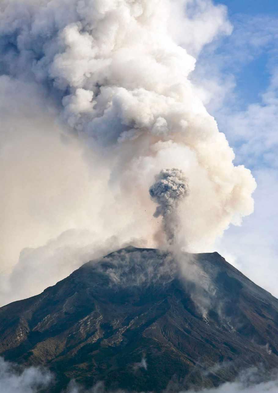 [INFOGRAFIS] Siap Siaga Menghadapi Letusan Gunung Api Di tahun 2017, dari 127 gunung api di Indonesia, hanya ada dua gunung api yang berstatus Awas, yakni Gunung