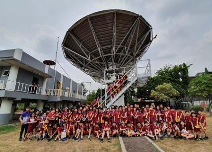 Sisvari Untuk lebih mengenal teknologi dan industri TV berlangganan, muridmurid kelas 5 SD Binus School Simprug mengadakan kunjungan ke MNC Vision Tower, Kedoya, Jakarta Barat pada hari Selasa, 17