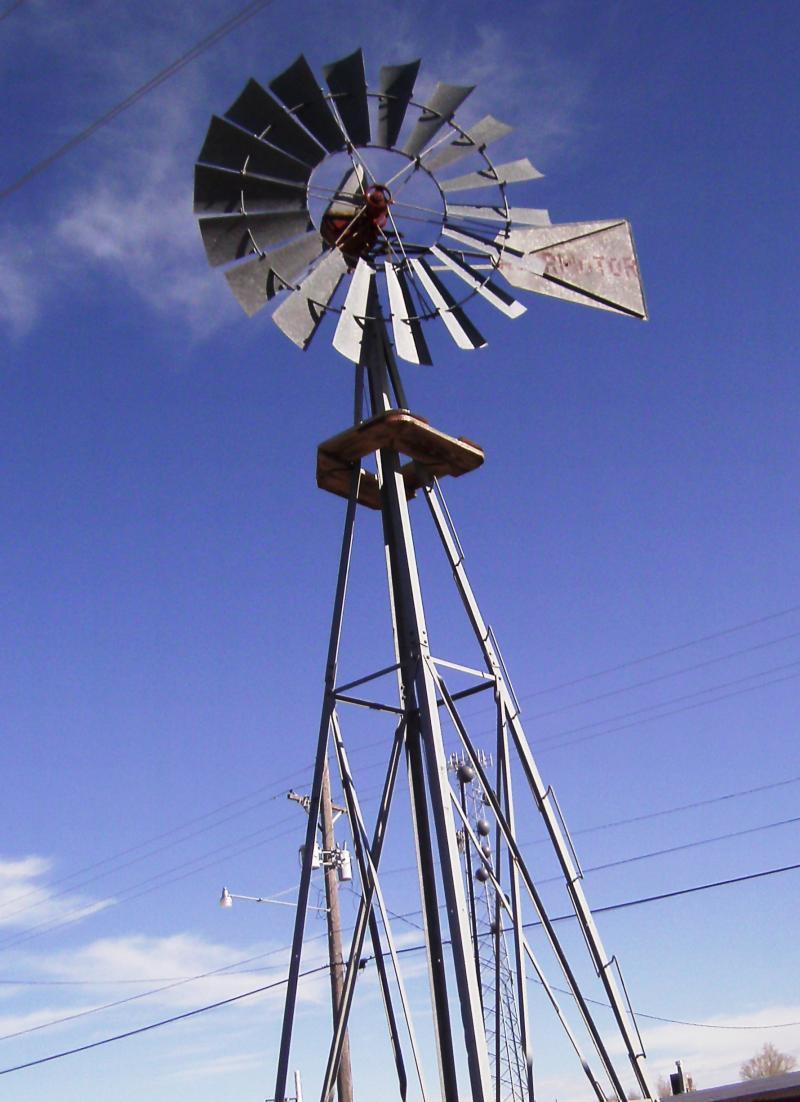 Kincir angin berfungsi untuk mengubah energi angin menjadi