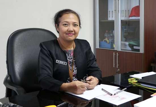 Beliau seorang Wanita yang lahir di Semarang, 03 Juni 1967 memiliki latar belakang pendidikan S-1 Akuntansi Tahun 1994 dan S-2 Manajemen pada Tahun 2000 ditempuh di Universitas Gajah Mada.
