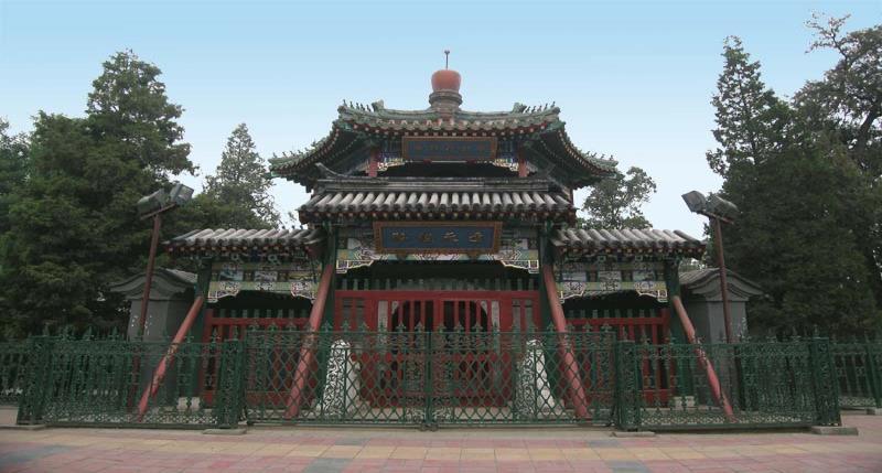 Dalam konteks perkembangan Islam di seluruh dunia dan arsitektur masjid di kalangan masyarakat Tionghoa Islam, salah satu bangunan masjid yang terkenal adalah masjid Niujie di Provinsi Beijing, Cina.