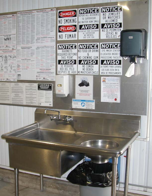 Food Safety in Post-Harvest and Processing Fasilitas Pencucian-Tangan Tata cara cuci tangan bagi staff dan pengunjung sangat penting.