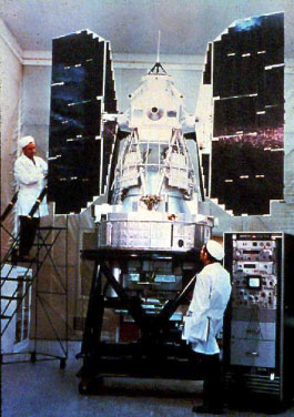 Bab III. BAKOSURTANAL 1969-1978 Satelit Landsat-1 Lokakarya itu diadakan 4 tahun sebelum satelit ERTS-1 (Earth Resources Technology Satellite).