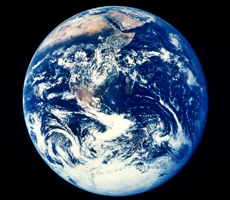 Bumi Planet terbesar kelima pada tata surya dan planet paling besar diantara planet terrestrial lainnya.