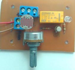 Rakit komponen yang dibutuhkan dengan menggunakan solder.