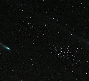 Pada tahun 1985 1986, pesawat ruang angkasa Giotto berhasil melakukan kunjungan ke komet Halley. Komet Halley mempunyai nukleus yang sangat gelap. Ukuran nukleus Halley kira-kira 16 x 8 x 8 km.