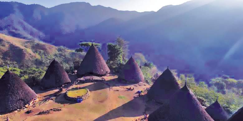 Di wilayah Kabupaten Manggarai terdapat sebuah kampung adat bernama Waerebo. Waerebo terletak di sebuah lembah di barat daya kota Ruteng.