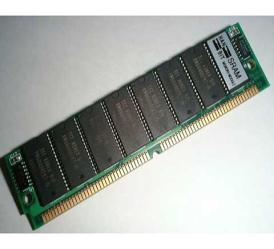 RAM (Random Access Memory) RAM merupakan memori volatile (mudah hapus) dimana data yang tersimpan hilang atau terhapus bila tidak ada daya yang masuk ke RAM tersebut.