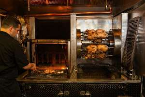 Grill Room (Rotisserie) adalah suatu restoran yang menyediakan bermacammacam daging