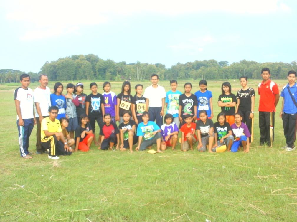 Gambar 15. Peserta Ekstrakurikuler Sepakbola Putri SMP Negeri 2 Pengasih Gambar 16.