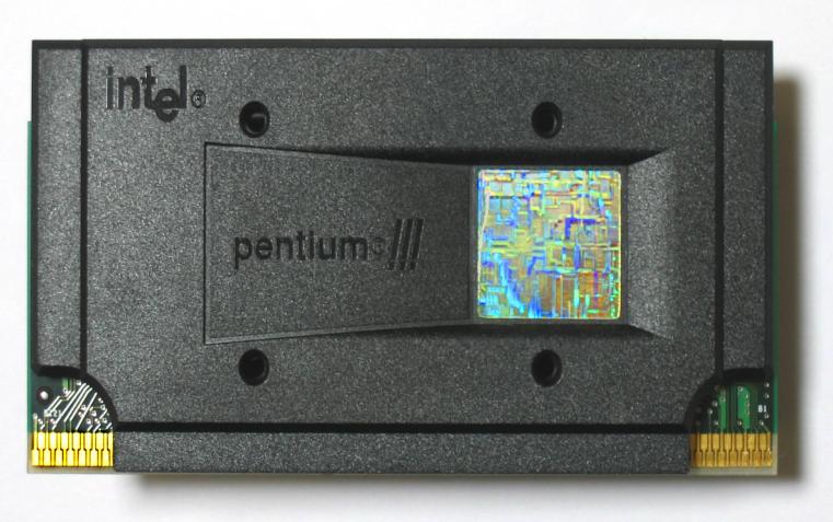 22 Gambar 3.4 contoh slot pada prosesor Pentium III c. Memasang Heatsink Fungsi heatsink adalah membuang panas yang dihasilkan oleh prosessor lewat konduksi panas dari prosessor ke heatsink.