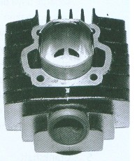 Gambar 2.2 Cylinder 2-Tak 3. Piston Piston adalah komponen pada cylinder yang bekerja naik turun sesuai dengan putaran mesin.