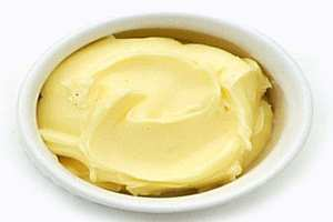 24 Kuas kue digunakan untuk mengoleskan kuning telur diatas adonan kue kastengel yang sudah dicetak. Bahan bahan yang digunakan: 1. Telur Gambar 2.