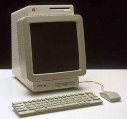 Komputer Generasi Keempat IBM Personal Computer (1981): Menggabungkan seluruh komponen central processing unit, memory, dan kendali input/output dalam