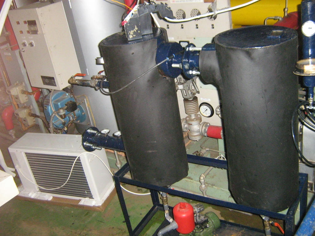 Untuk mengatur variasi tekanan, dipasang pompa dengan menambahakan sirkulasi balik dari discharge pompa sehingga tekanan masuk tabung reaktor dapat diatur pada katup balik discharge pompa tersebut.