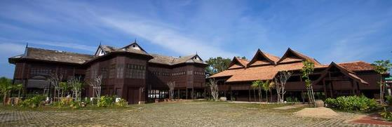 Rumah ini di beli oleh Muzium Negeri Terengganu kerana ada