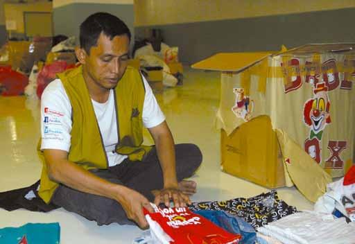 10 Buletin Tzu Chi No. 91 - Februari 2013 Inspirasi Kaswanto: Relawan Tzu Chi Jakarta Niat Tulus dalam Bersumbangsih Saya mulai mengenal Tzu Chi sejak tahun 2008.
