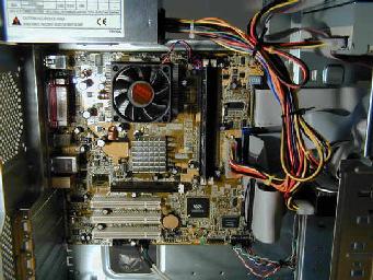 motherboard pada waktu anda memindahmindahkan CPU nantinya. Sebaiknya hatihati memasang motherboard pada cashing karena bentuknya tipis kecil dan memiliki rangkaian elektronik yang rumit. Gambar 5.