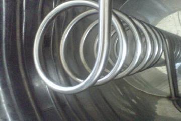 612 mm 2 Dalam melakukan proses destilasi dari plastik kantong kresek yang telah dipanaskan, maka pipa spiral di las dengan sambungan pipa yang menghubungkan