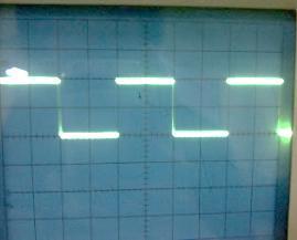 (Volt) = Volt/Div (Volt) = Duty Cycle Untuk mengetahui frekuensi dapat menggunakan persamaan di bawah ini : ) Tp T = Frekuensi (Hz) = Time/Div setting pada oscilloscope(s) = Lebar sinyal pada