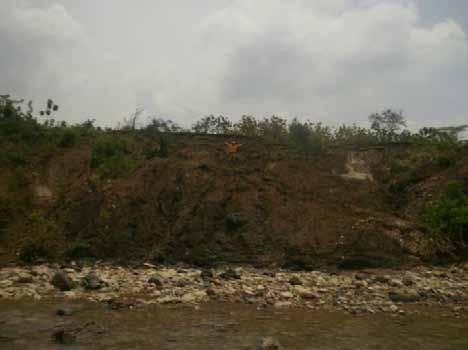 Proses eksogen seperti erosi masih sangat dominan dibandingkan proses pengendapan. Longsoran dan jatuhan batuan juga cukup banyak di jumpai di daerah penelitian (Gambar 4.