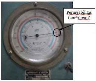 Nilai permeabilitas pasir cetak dapat dilihat pada skala mesin uji permeabilitas seperti pada gambar 4(c). (a) (b) (c) Gambar 4.