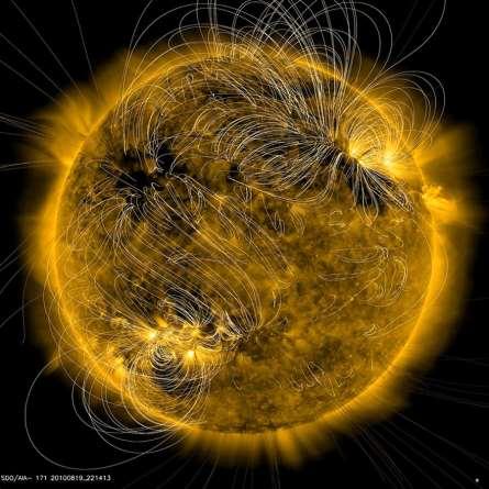 besar. Flare ini terjadi karena hubungan pendek (rekoneksi) medan magnet yang berlawanan polaritasnya. Prominensa adalah jilatan lidah api yang menjulang tinggi keluar dari permukaan Matahari.
