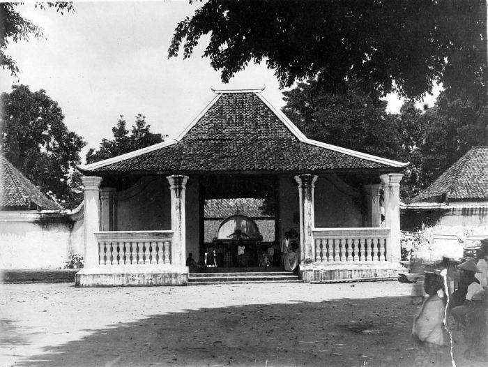 Firdha Ruqmana Gambar 2. Gerbang depan Masjid Agung Yogyakarta tahun 1926.