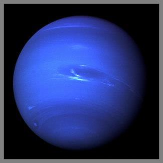 8) Neptunus Gambar 14.15 Planet Neptunus Sumber: http://www.nineplanets.org/neptune.html Neptunus merupakan planet terjauh dari Matahari. Jarak Neptunus Matahari adalah 4.
