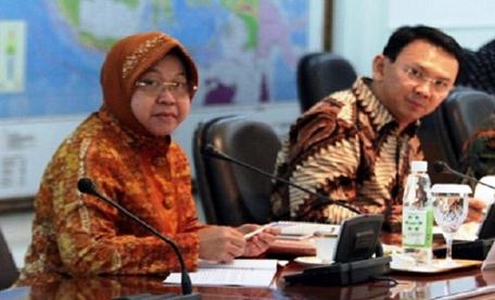 Pemerintah Pusat adalah Presiden Republik Indonesia yang memegang kekuasaan pemerintahan negara