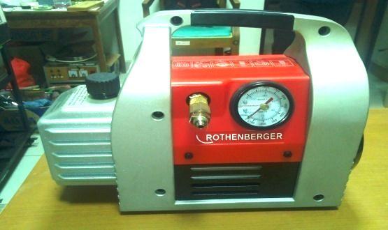 25 3.9. Vacum pump Pompa vakum yang digunakan pada mesin DC magnetron sputtering ini adalah pompa vakum merk ROTHENBERGER seri ROAIRVAC 1.5 (Gambar 3.