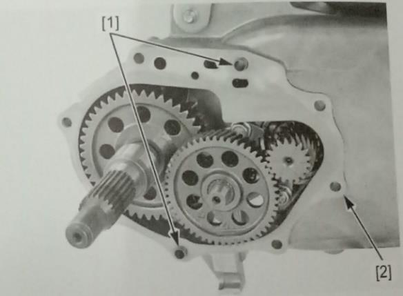 23 diperlukan oli. Jenis oli untuk gear reduksi telah ditetapkan oleh masingmasing pabrikan. Gambar 2.27 Gear Reduksi (PT. Astara Honda Motor, 2012) 4.