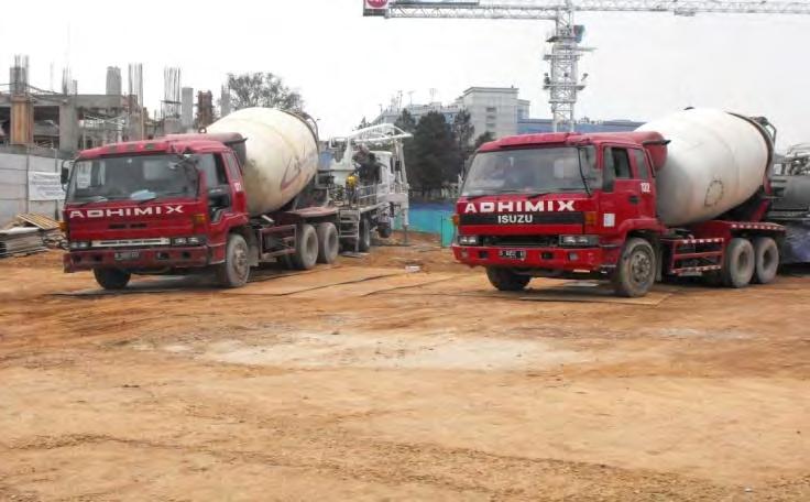 Gambar 5.20 Pipa Pump Concrete. C. Mobilisasi beton ( truck mixer ).