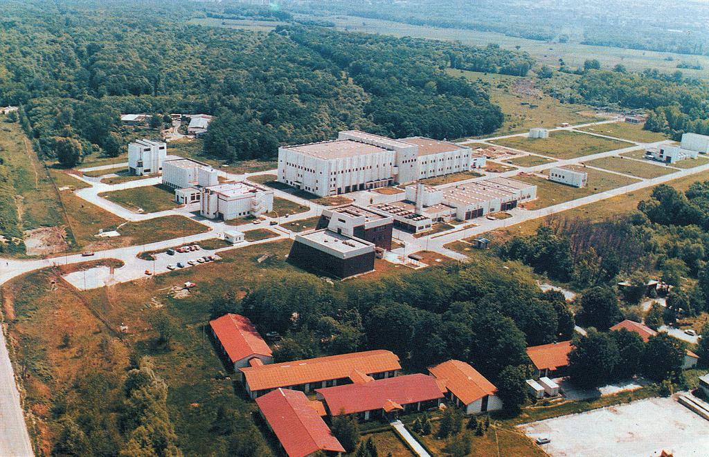 ПРОИЗВОДЊА У највећој фабрици воде Изградња највећег постројења за прераду воде у систему Београдског водовода започела је на Макишу крајем септембра 1984. године, а последњих дана 1986.