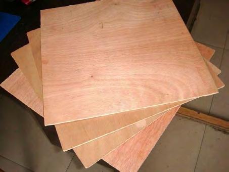 daerah disebut dengan kayu Angsana. Karena bobotnya yang ringan plywood jenis ini banyak dipergunakan untuk pembuatan furniture dalam ruangan, kotak packing dan lain lain.