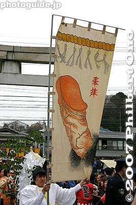 dalam Tagata Jinja Hounen matsuri ini adalah salah satu jenis lukisan yang beraliran Shunga dan bergambar alat kelamin pria dewasa (Ono, 2007).